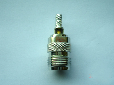 Ceiling antenna connector